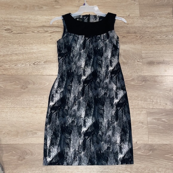 Women’s dress - Picture 1 of 6